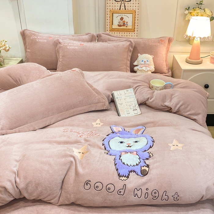 91家纺网 家纺一手货源 找家纺 （总）欧妮家纺 2025新款牛奶绒贴布绣四件套