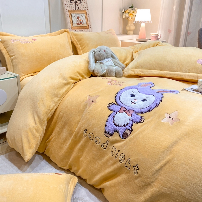 91家纺网 家纺一手货源 找家纺 欧妮家纺 2025新款牛奶绒贴布绣四件套 小兔-黄