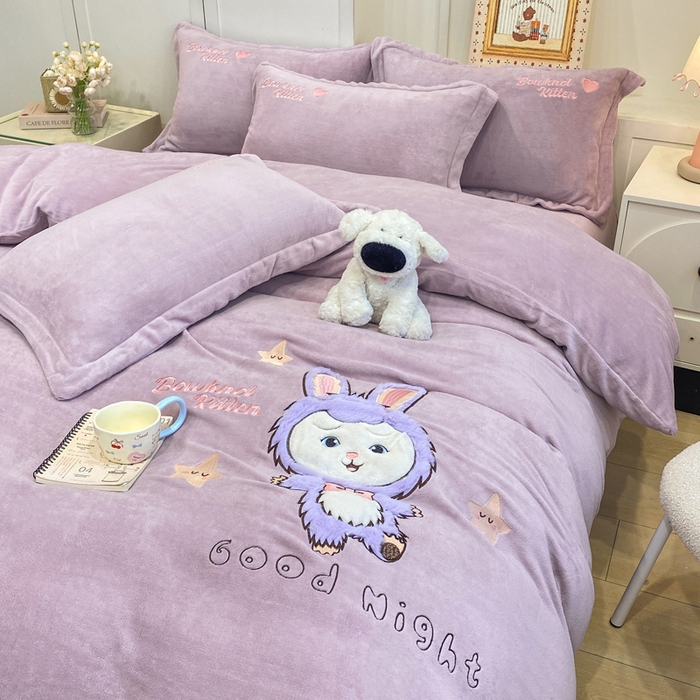 91家纺网 家纺一手货源 找家纺 欧妮家纺 2025新款牛奶绒贴布绣四件套 小兔-紫