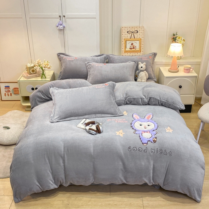 91家纺网 家纺一手货源 找家纺 欧妮家纺 2025新款牛奶绒贴布绣四件套 小兔-灰