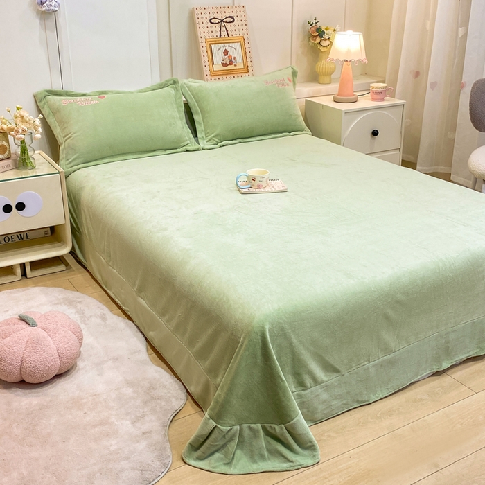 91家纺网 家纺一手货源 找家纺 欧妮家纺 2025新款牛奶绒贴布绣四件套 小兔-绿