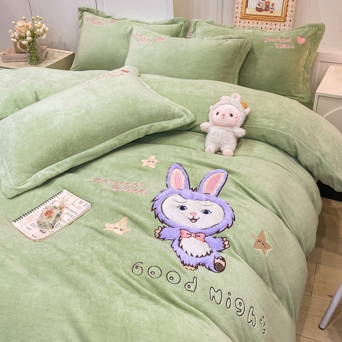 91家纺网 家纺一手货源 找家纺 欧妮家纺 2025新款牛奶绒贴布绣四件套 小兔-绿