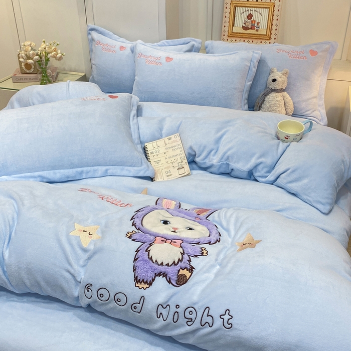 91家纺网 家纺一手货源 找家纺 欧妮家纺 2025新款牛奶绒贴布绣四件套 小兔-蓝