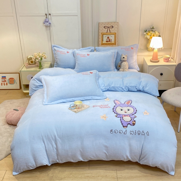 91家纺网 家纺一手货源 找家纺 欧妮家纺 2025新款牛奶绒贴布绣四件套 小兔-蓝