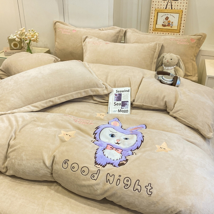 91家纺网 家纺一手货源 找家纺 欧妮家纺 2025新款牛奶绒贴布绣四件套 小兔-奶咖