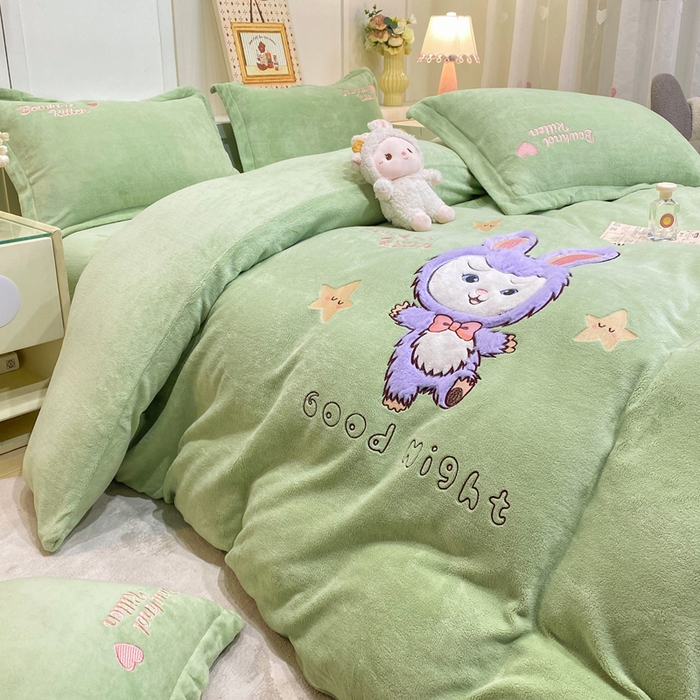 91家纺网 家纺一手货源 找家纺 欧妮家纺 2025新款牛奶绒贴布绣四件套 小兔-绿