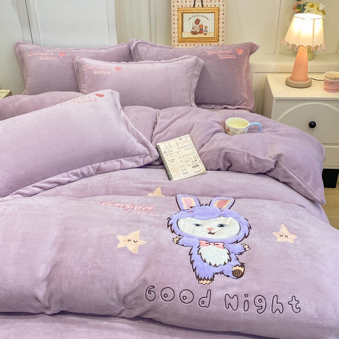 91家纺网 家纺一手货源 找家纺 欧妮家纺 2025新款牛奶绒贴布绣四件套 小兔-紫