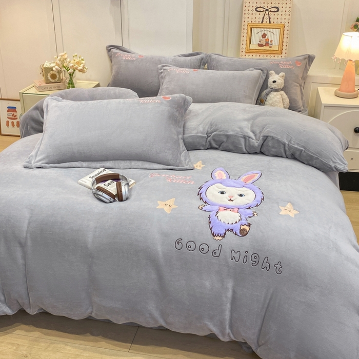 91家纺网 家纺一手货源 找家纺 欧妮家纺 2025新款牛奶绒贴布绣四件套 小兔-灰