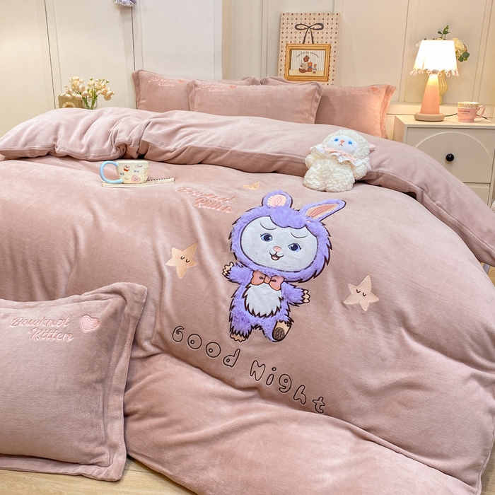 91家纺网 家纺一手货源 找家纺 （总）欧妮家纺 2025新款牛奶绒贴布绣四件套