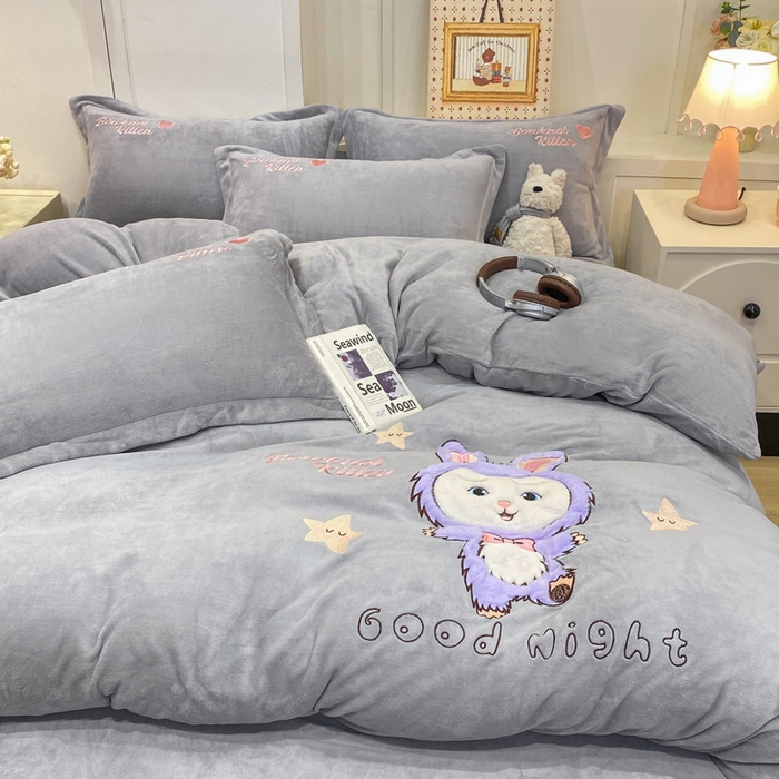 91家纺网 家纺一手货源 找家纺 欧妮家纺 2025新款牛奶绒贴布绣四件套 小兔-灰