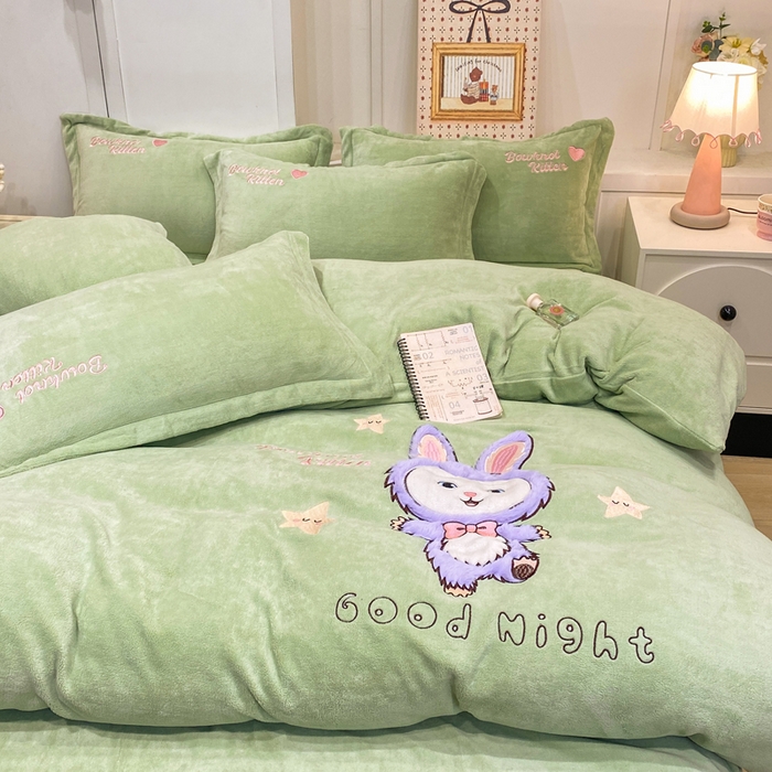 91家纺网 家纺一手货源 找家纺 欧妮家纺 2025新款牛奶绒贴布绣四件套 小兔-绿