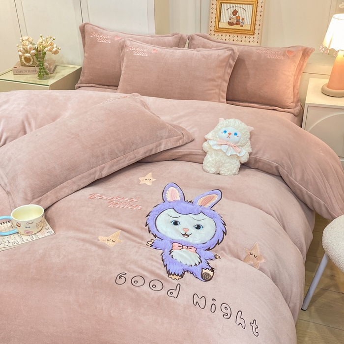 91家纺网 家纺一手货源 找家纺 （总）欧妮家纺 2025新款牛奶绒贴布绣四件套