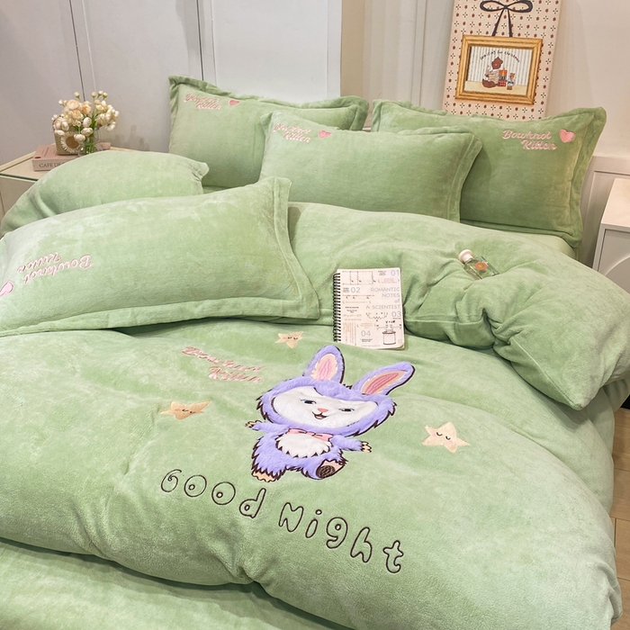 91家纺网 家纺一手货源 找家纺 欧妮家纺 2025新款牛奶绒贴布绣四件套 小兔-绿