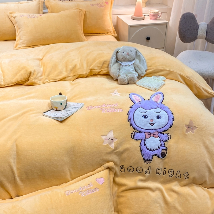 91家纺网 家纺一手货源 找家纺 欧妮家纺 2025新款牛奶绒贴布绣四件套 小兔-黄