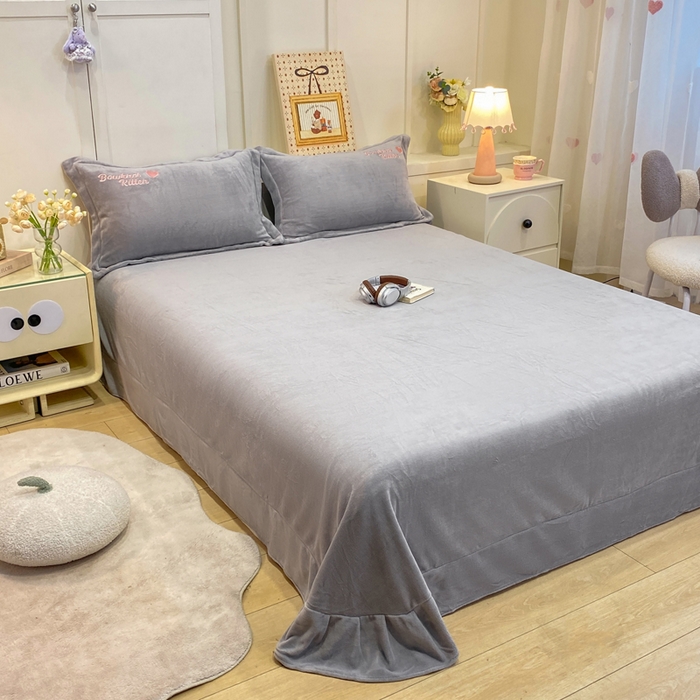 91家纺网 家纺一手货源 找家纺 欧妮家纺 2025新款牛奶绒贴布绣四件套 小兔-灰