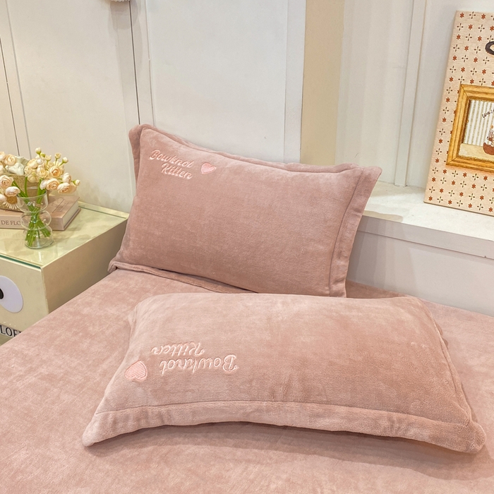 91家纺网 家纺一手货源 找家纺 （总）欧妮家纺 2025新款牛奶绒贴布绣四件套