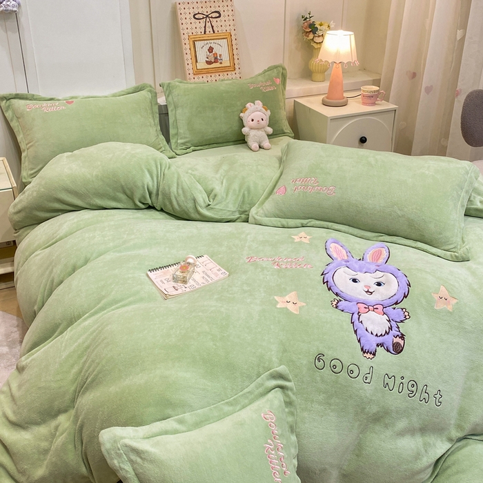 91家纺网 家纺一手货源 找家纺 欧妮家纺 2025新款牛奶绒贴布绣四件套 小兔-绿