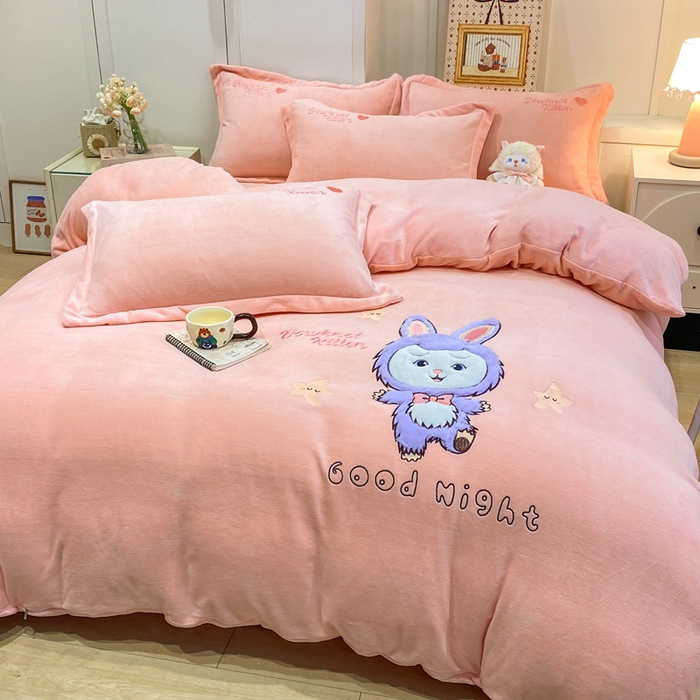 91家纺网 家纺一手货源 找家纺 欧妮家纺 2025新款牛奶绒贴布绣四件套 小兔-粉