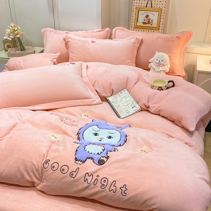 91家纺网 家纺一手货源 找家纺 欧妮家纺 2025新款牛奶绒贴布绣四件套 小兔-粉