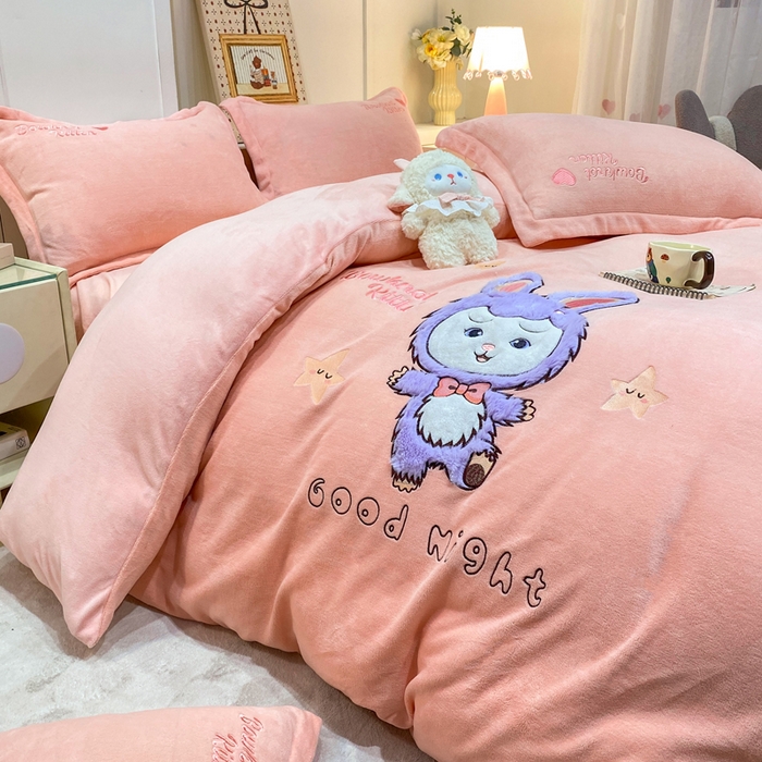 91家纺网 家纺一手货源 找家纺 欧妮家纺 2025新款牛奶绒贴布绣四件套 小兔-粉