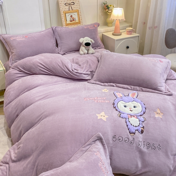 91家纺网 家纺一手货源 找家纺 欧妮家纺 2025新款牛奶绒贴布绣四件套 小兔-紫