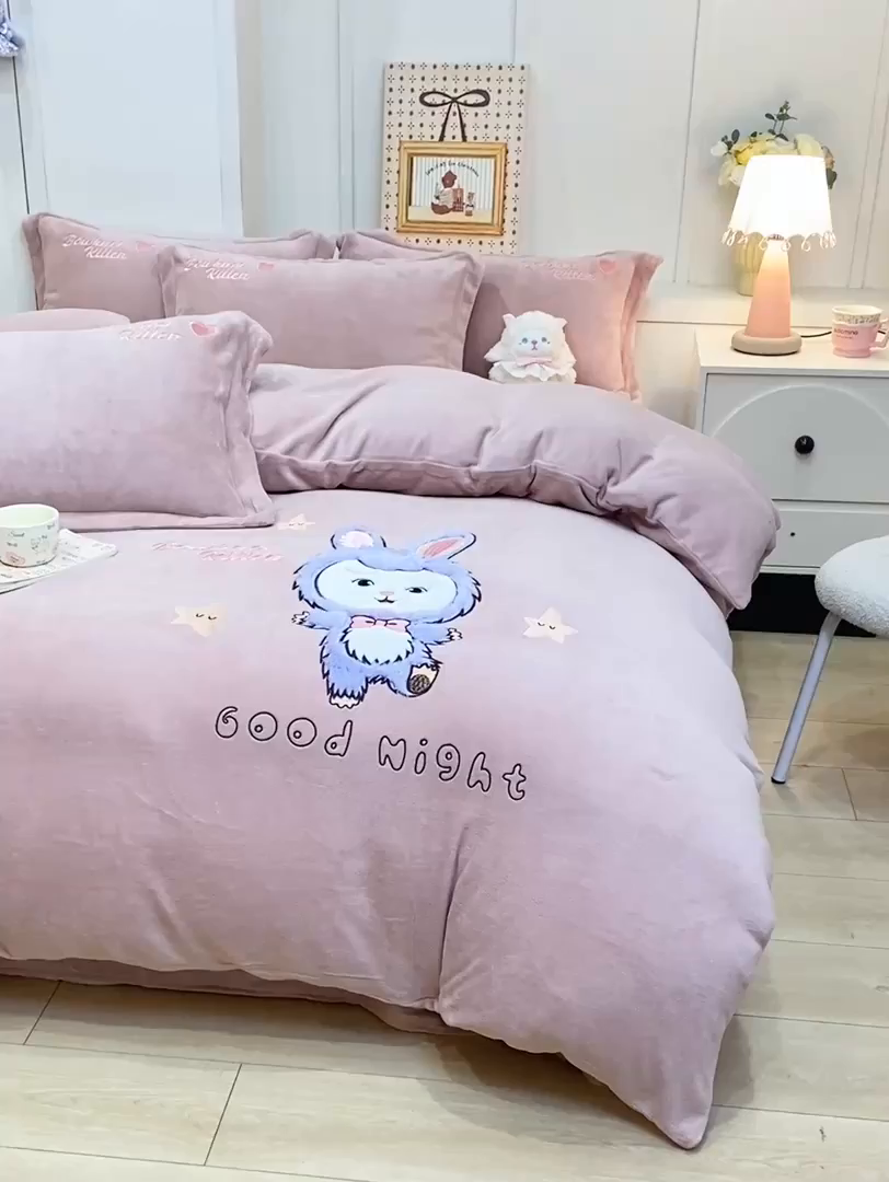 91家纺网 家纺一手货源 找家纺 （总）欧妮家纺 2025新款牛奶绒贴布绣四件套