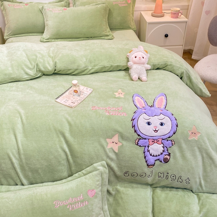 91家纺网 家纺一手货源 找家纺 欧妮家纺 2025新款牛奶绒贴布绣四件套 小兔-绿