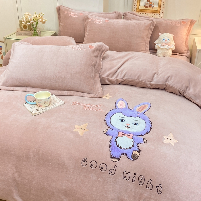 91家纺网 家纺一手货源 找家纺 （总）欧妮家纺 2025新款牛奶绒贴布绣四件套