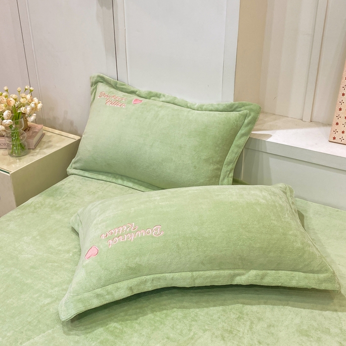 91家纺网 家纺一手货源 找家纺 欧妮家纺 2025新款牛奶绒贴布绣四件套 小兔-绿