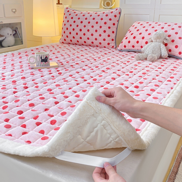 91家纺网 家纺一手货源 找家纺 欧妮家纺 2025新款A类牛奶绒床垫床褥子软垫 暖绒-粉珍珠