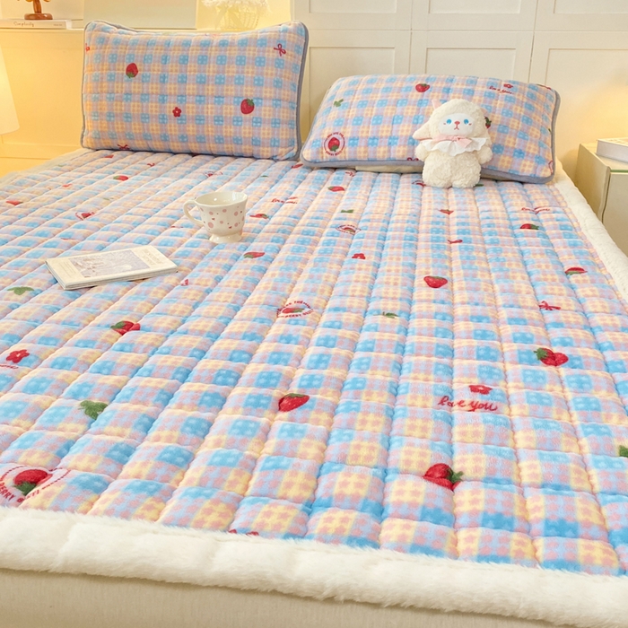 91家纺网 家纺一手货源 找家纺 欧妮家纺 2025新款A类牛奶绒床垫床褥子软垫 暖绒-草莓软心