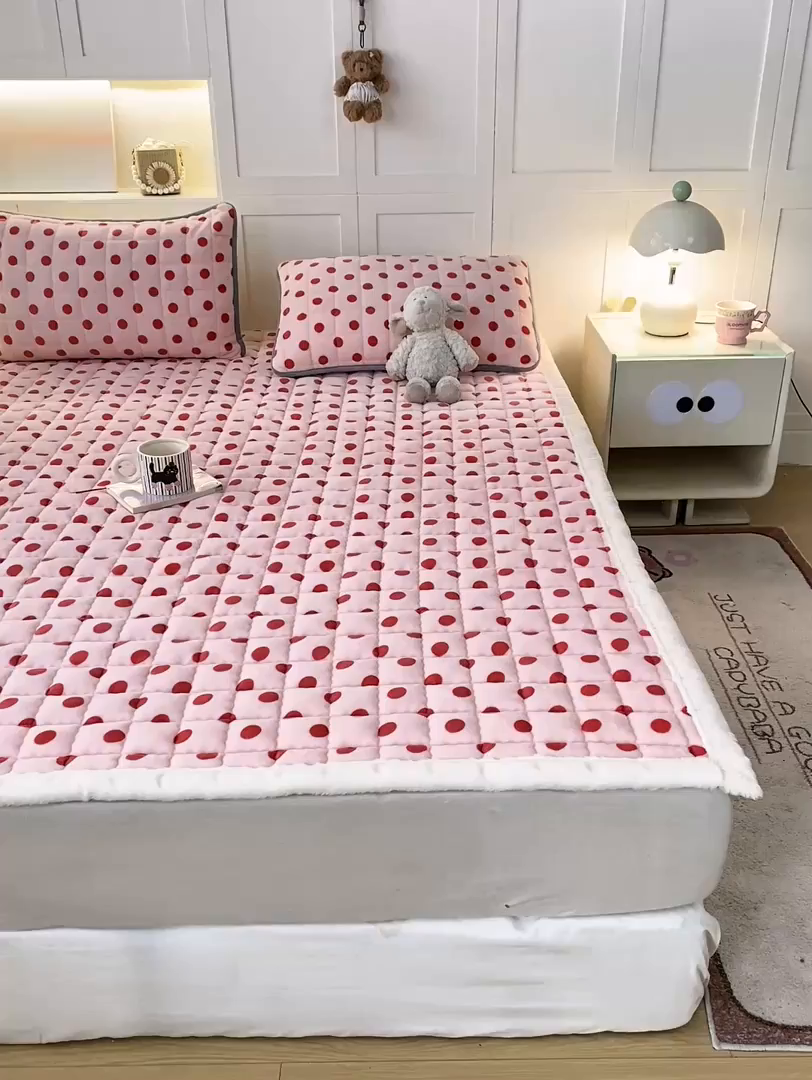 91家纺网 家纺一手货源 找家纺 欧妮家纺 2025新款A类牛奶绒床垫床褥子软垫 暖绒-粉珍珠