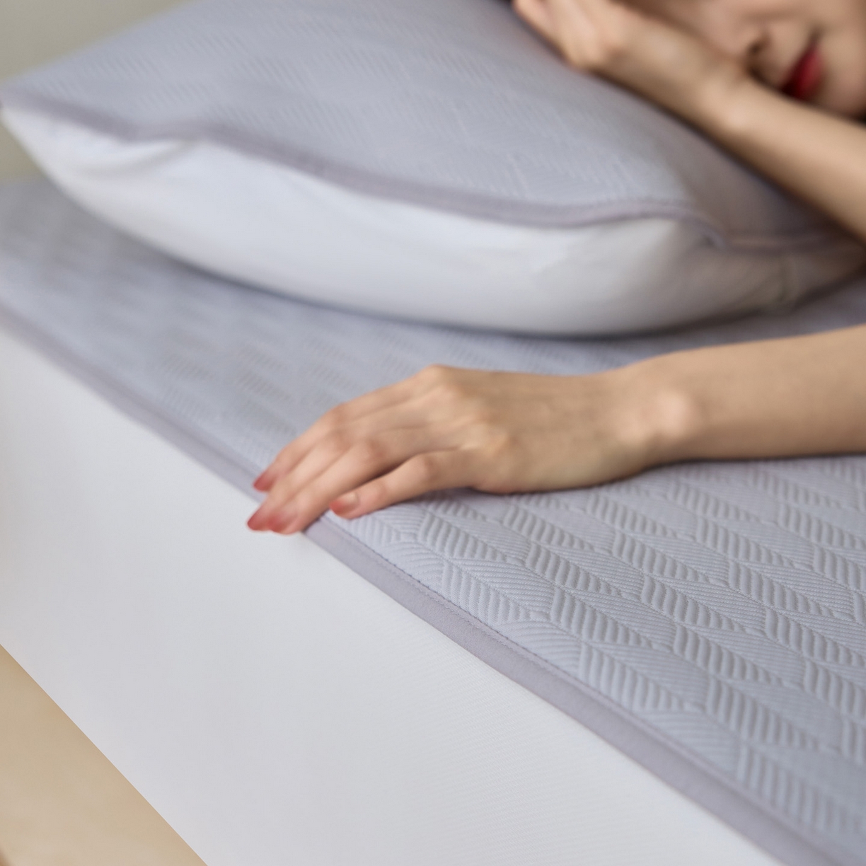 91家纺网 家纺一手货源 找家纺 三味舒屋 2026新款冰格系列提花冷感豆豆软席凉席席子 冰格雪灰