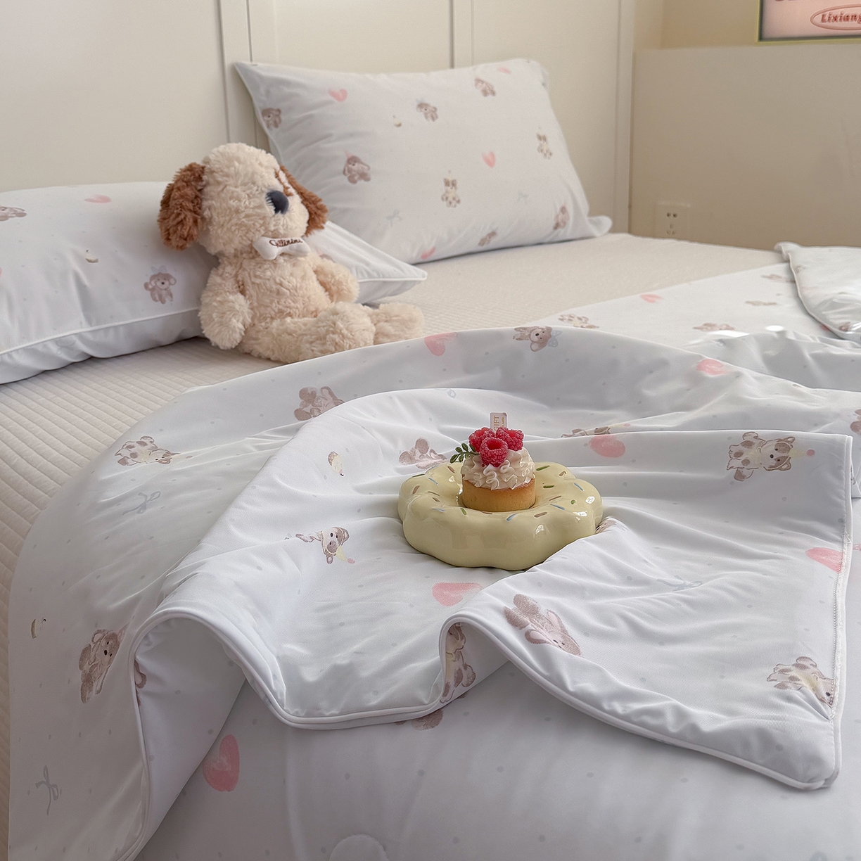 91家纺网 家纺一手货源 找家纺 金梦拉家纺 2026春夏新款锦氨凉感丝印花系列夏被空调被夏凉被 爱心狗狗