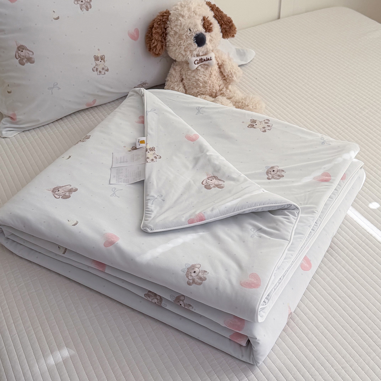 91家纺网 家纺一手货源 找家纺 金梦拉家纺 2026春夏新款锦氨凉感丝印花系列夏被空调被夏凉被 爱心狗狗