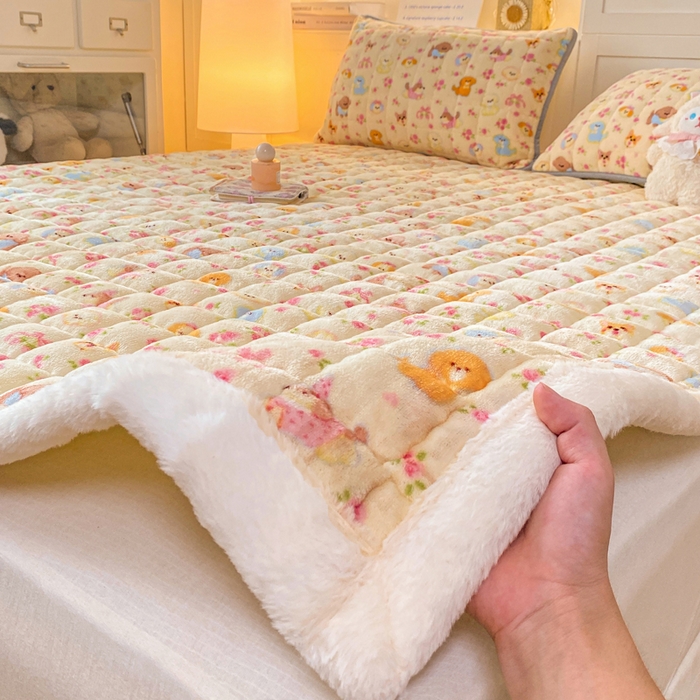 91家纺网 家纺一手货源 找家纺 欧妮家纺 2025新款A类牛奶绒床垫床褥子软垫 卖萌修狗