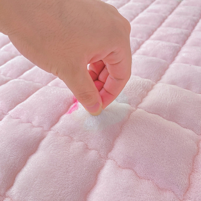 91家纺网 家纺一手货源 找家纺 欧妮家纺 2025新款A类牛奶绒床垫床褥子软垫 暖绒-绒绒小狗粉