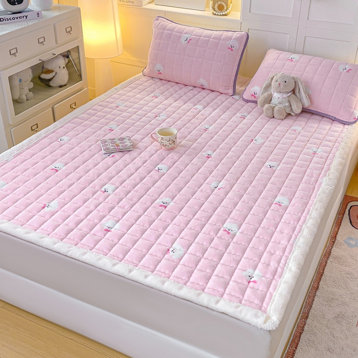 91家纺网 家纺一手货源 找家纺 欧妮家纺 2025新款A类牛奶绒床垫床褥子软垫 暖绒-绒绒小狗粉