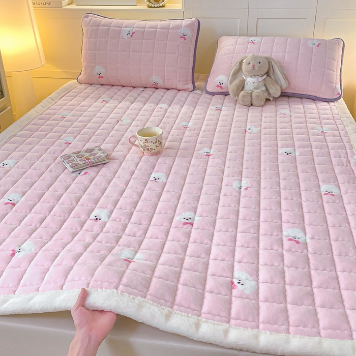 91家纺网 家纺一手货源 找家纺 欧妮家纺 2025新款A类牛奶绒床垫床褥子软垫 暖绒-绒绒小狗粉