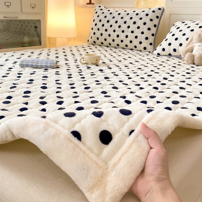 91家纺网 家纺一手货源 找家纺 欧妮家纺 2025新款A类牛奶绒床垫床褥子软垫 暖绒-米珍珠