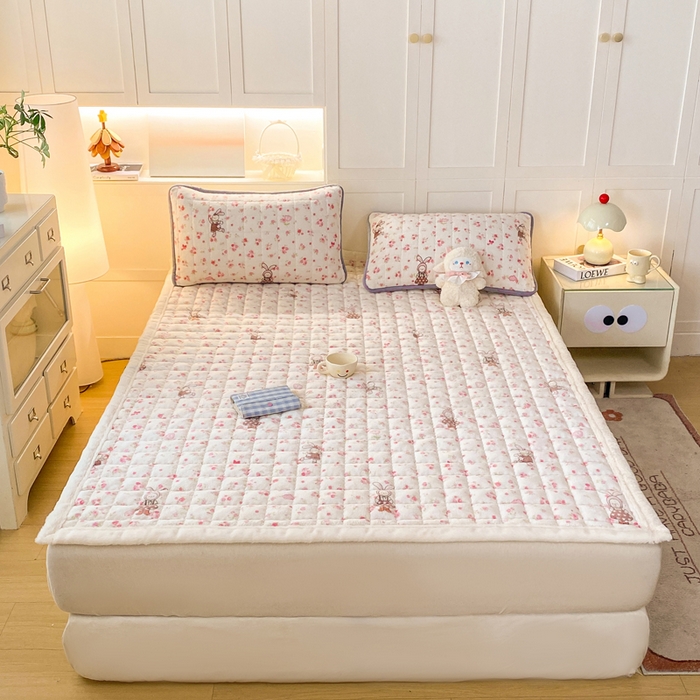 91家纺网 家纺一手货源 找家纺 欧妮家纺 2025新款A类牛奶绒床垫床褥子软垫 暖绒-小兔舞