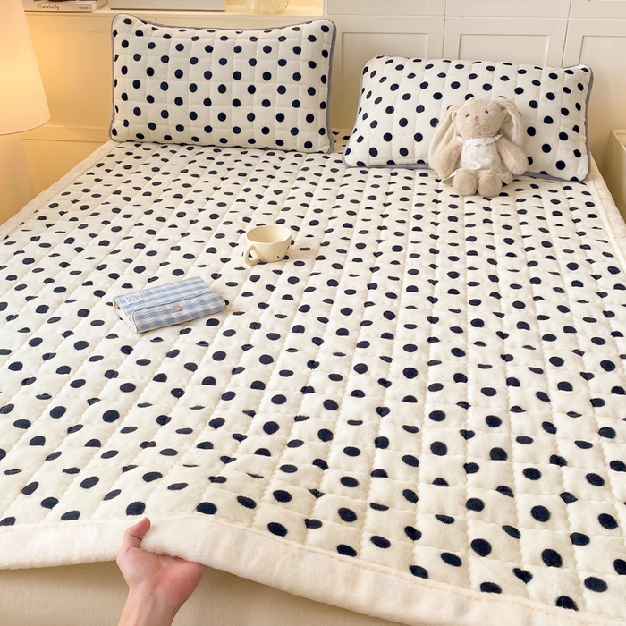 91家纺网 家纺一手货源 找家纺 欧妮家纺 2025新款A类牛奶绒床垫床褥子软垫 暖绒-米珍珠