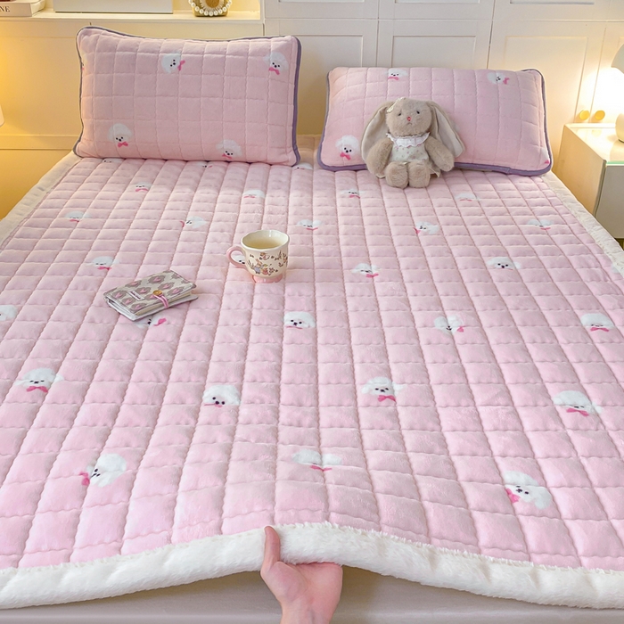 91家纺网 家纺一手货源 找家纺 欧妮家纺 2025新款A类牛奶绒床垫床褥子软垫 暖绒-绒绒小狗粉