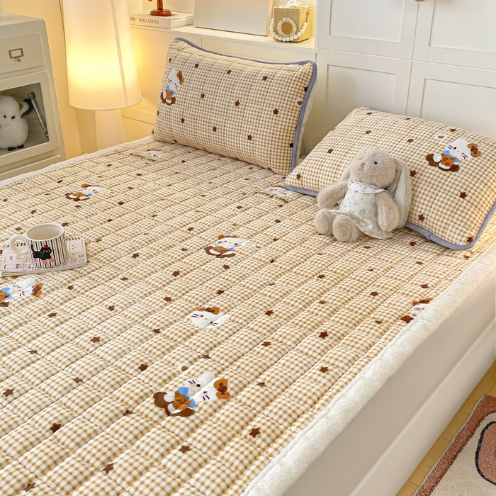 91家纺网 家纺一手货源 找家纺 欧妮家纺 2025新款A类牛奶绒床垫床褥子软垫 暖绒-可爱猫星