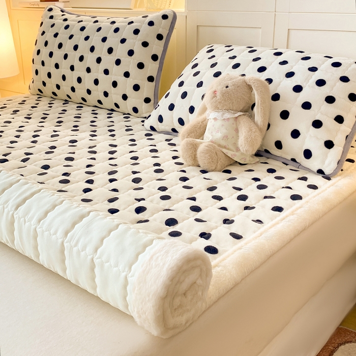 91家纺网 家纺一手货源 找家纺 欧妮家纺 2025新款A类牛奶绒床垫床褥子软垫 暖绒-米珍珠