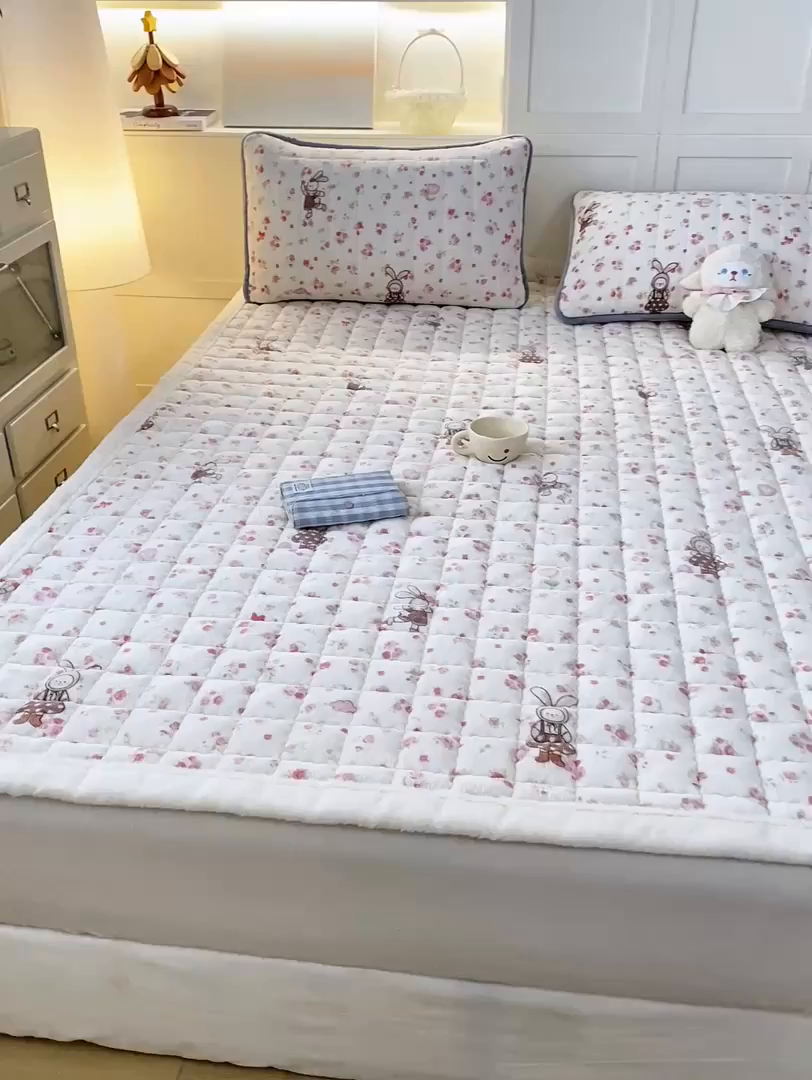 91家纺网 家纺一手货源 找家纺 欧妮家纺 2025新款A类牛奶绒床垫床褥子软垫 暖绒-小兔舞