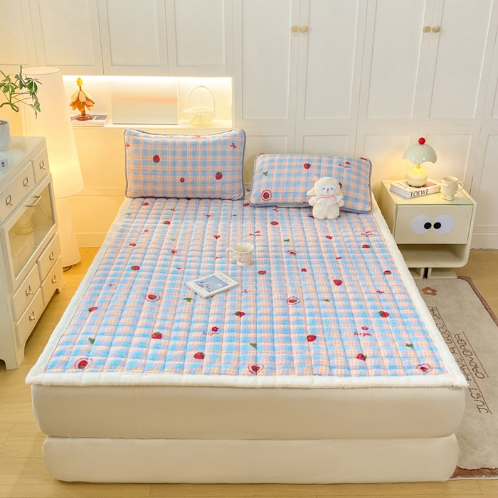 91家纺网 家纺一手货源 找家纺 欧妮家纺 2025新款A类牛奶绒床垫床褥子软垫 暖绒-草莓软心