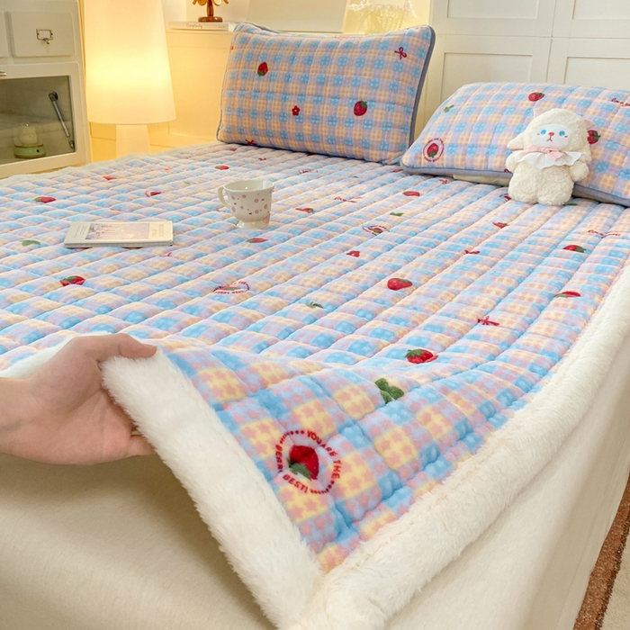 91家纺网 家纺一手货源 找家纺 欧妮家纺 2025新款A类牛奶绒床垫床褥子软垫 暖绒-草莓软心