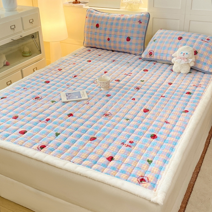 91家纺网 家纺一手货源 找家纺 欧妮家纺 2025新款A类牛奶绒床垫床褥子软垫 暖绒-草莓软心