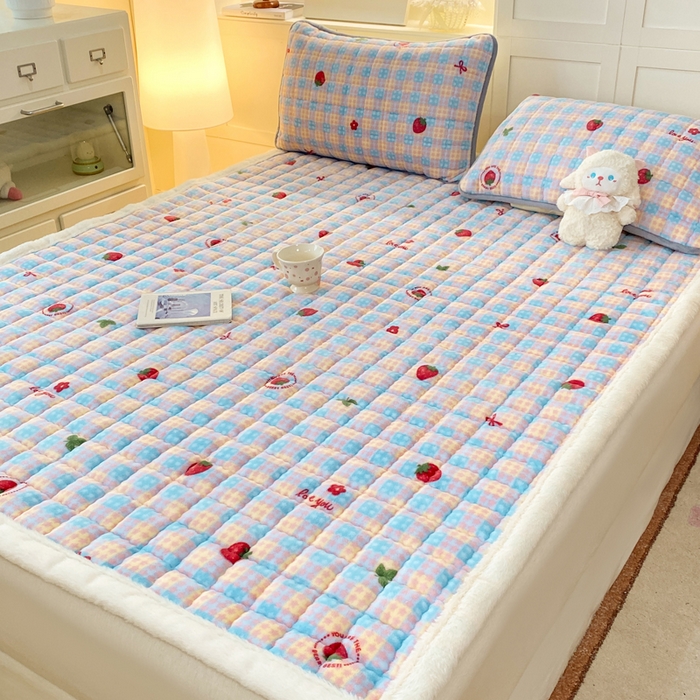 91家纺网 家纺一手货源 找家纺 欧妮家纺 2025新款A类牛奶绒床垫床褥子软垫 暖绒-草莓软心